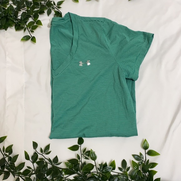 Women’s Under Armour green and white short sleeve activewear shirt - Picture 3 of 4